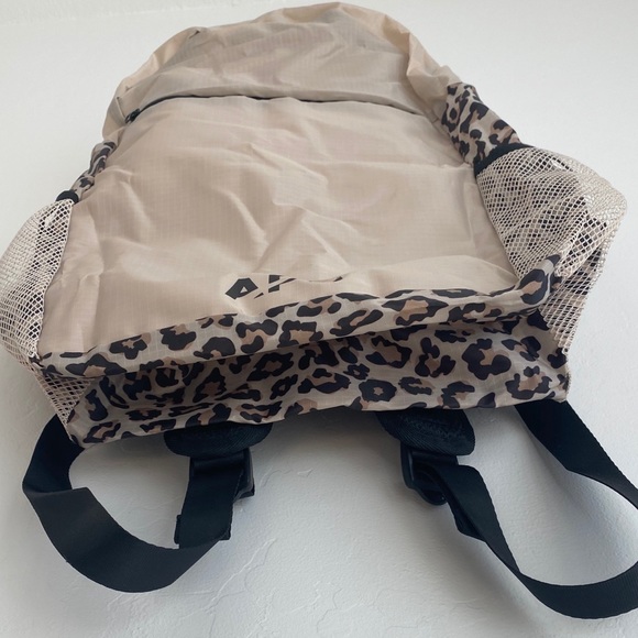 APL packable backpack - Picture 7 of 8